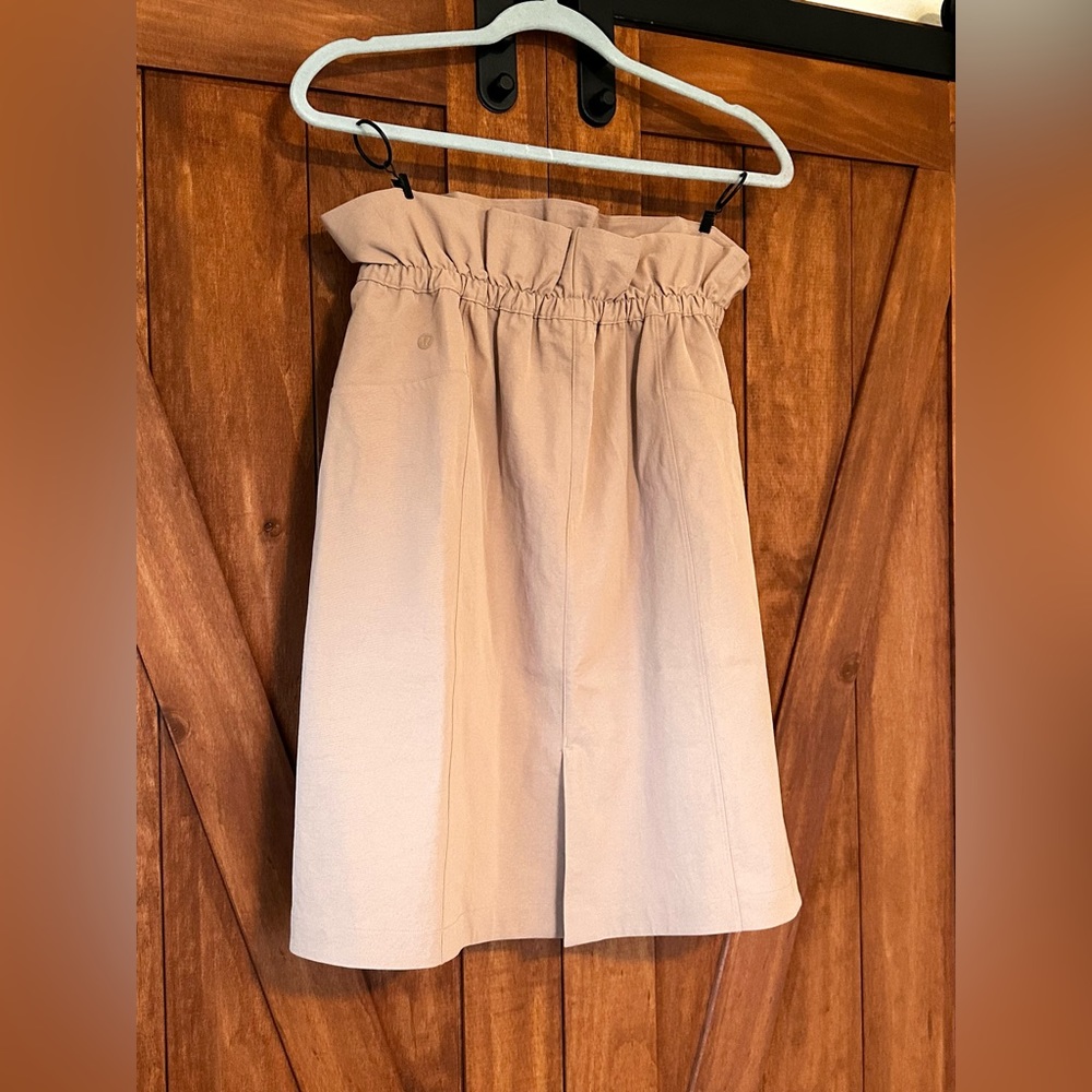 Lululemon skirt, never been worn. Size 8 skirt with ruffle band, khaki.